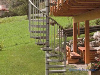 scări în aer liber într-o casă privată din lemn, fotografie