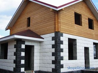 Proiecte de case combinate din piatră și lemn pentru construcția la cheie în Moscova